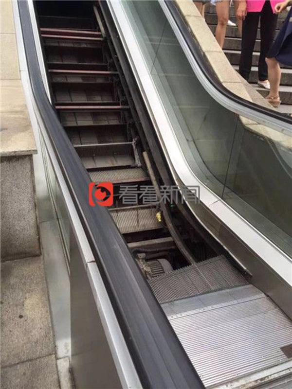 一声巨响上海一商场自动扶梯踏板连块翻起,还好当时没人乘_浦江头条_澎湃 .